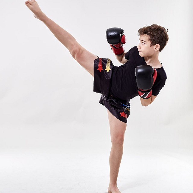 gyerek thai boksz harcos